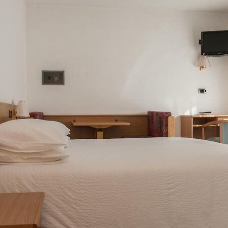 Hotel Ai Pini Vigo di Fassa Exterior foto