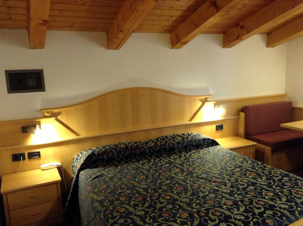 Hotel Ai Pini Vigo di Fassa Exterior foto